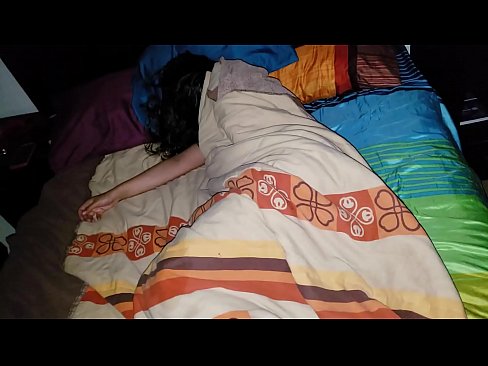 ❤️ Nevlastný syn nadáva svojej mladej nevlastnej matke, zatiaľ čo ona spí. ☑ Super porno na nás ️❤